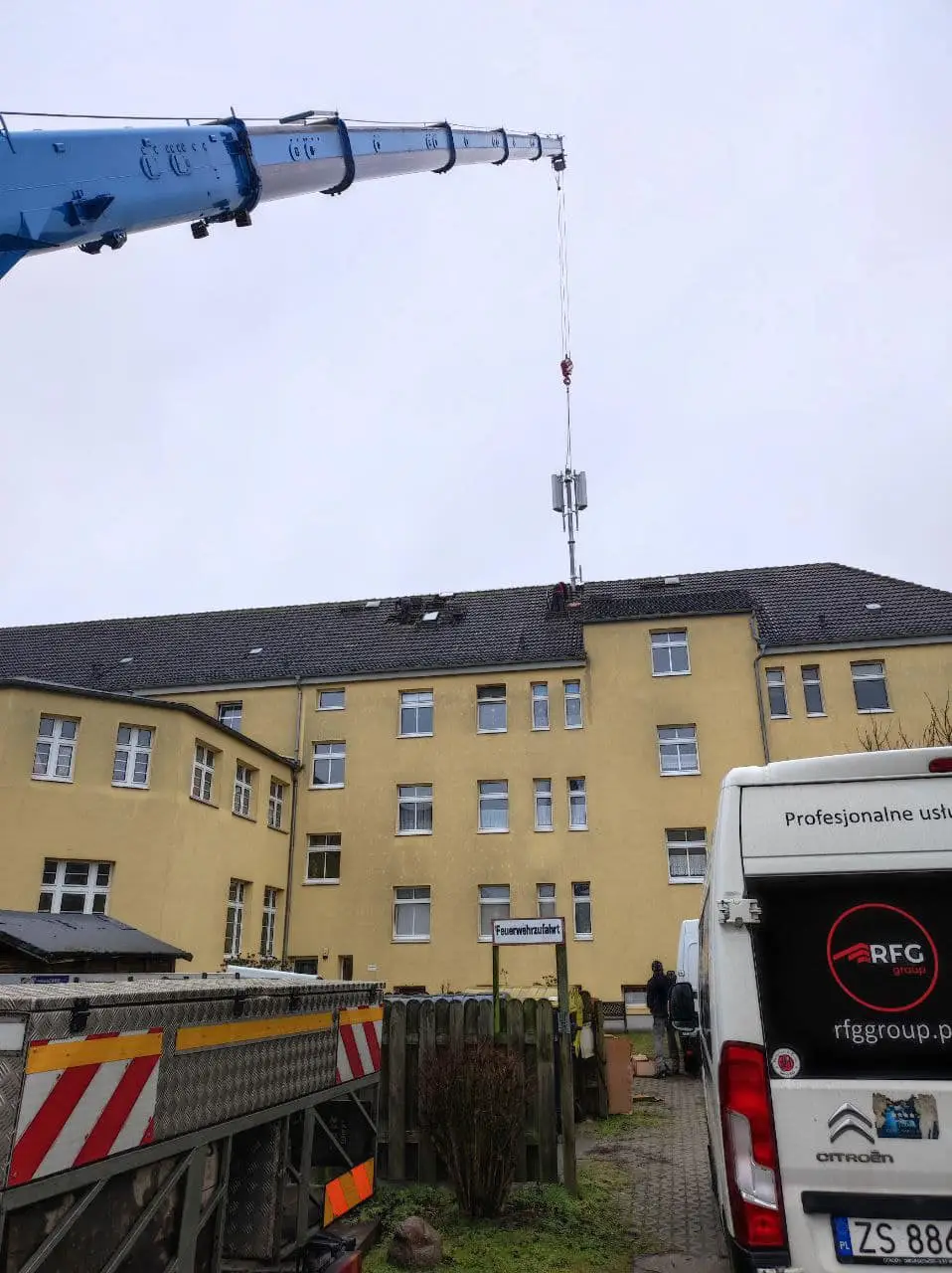 prace z podnośnikiem RFG