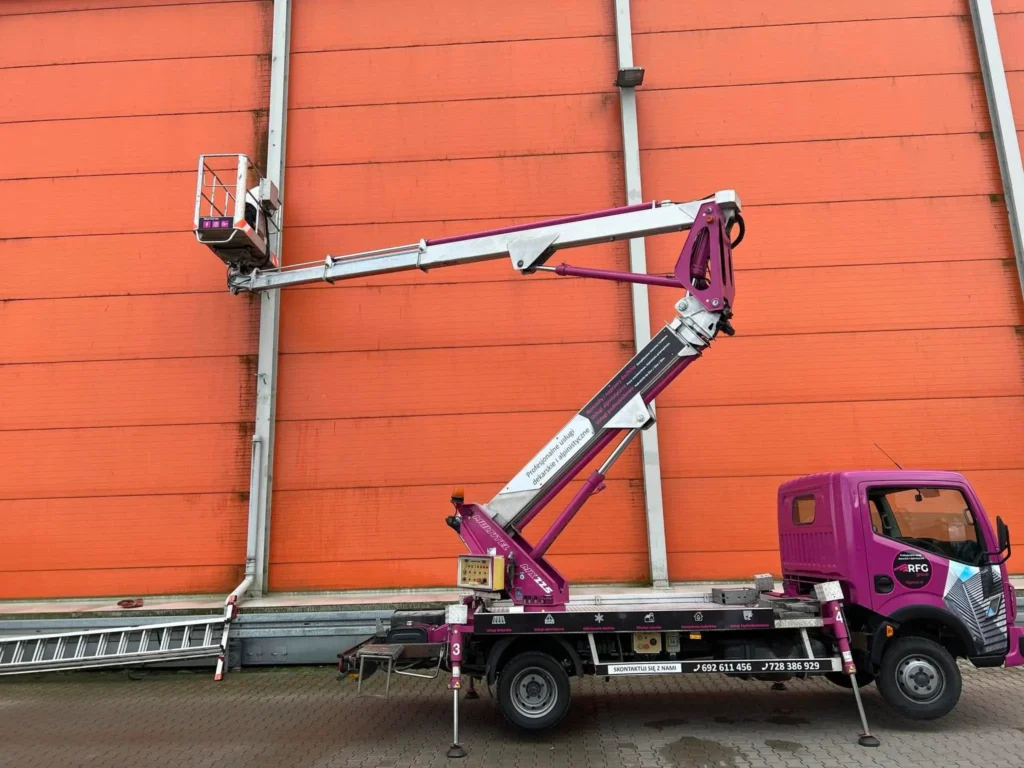 prace z podnośnikiem koszowym RFG